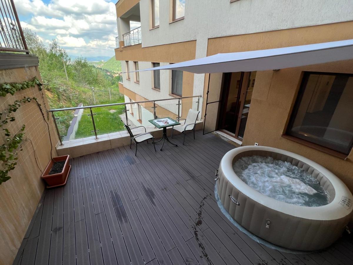 Coroni With Jacuzzi Apartment Brașov
